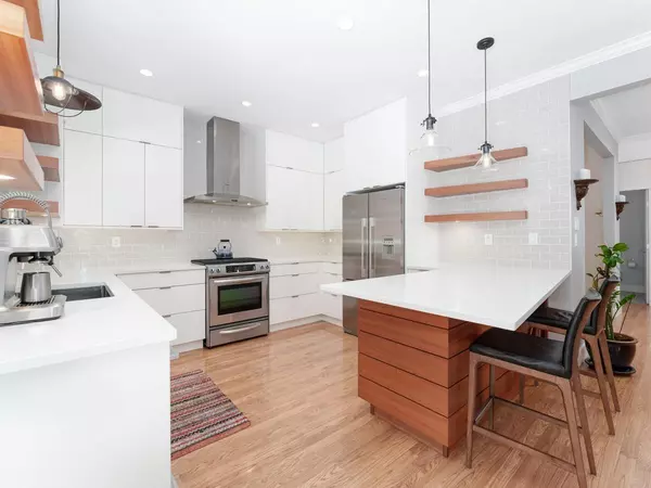 Surrey, BC V4A3Y8,1383 129A STREET