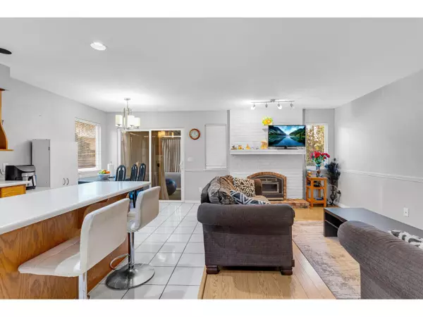 Surrey, BC V3W9H4,12905 65 AVENUE