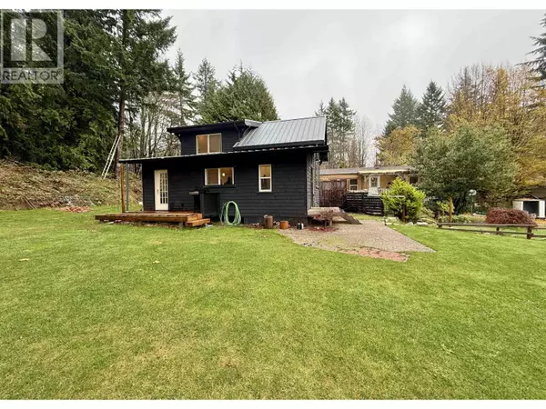 Gibsons, BC V0N1V7,962 CEMETERY ROAD