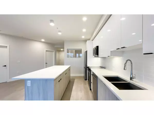 Langley, BC V3A0R4,20061 FRASER HWY #304