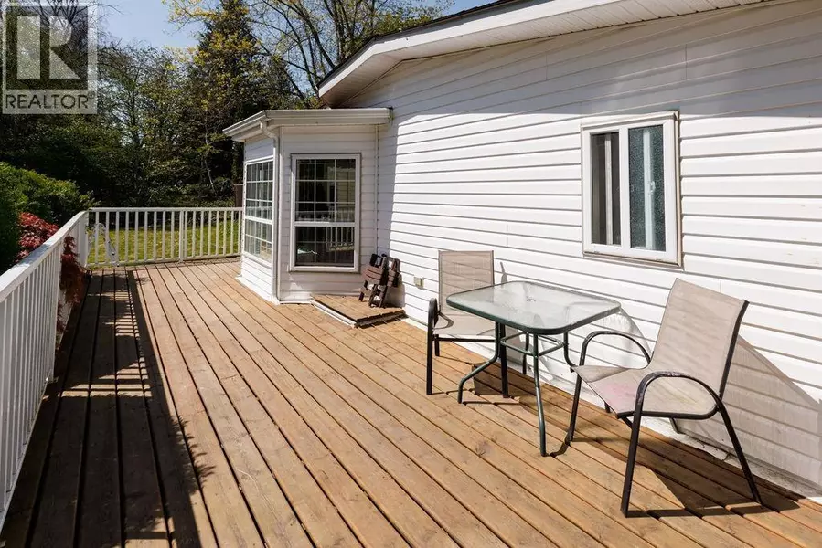 760 HILLCREST ROAD, Gibsons, BC V0N1V9