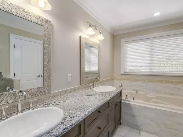 Surrey, BC V4N3C5,9467 163 STREET