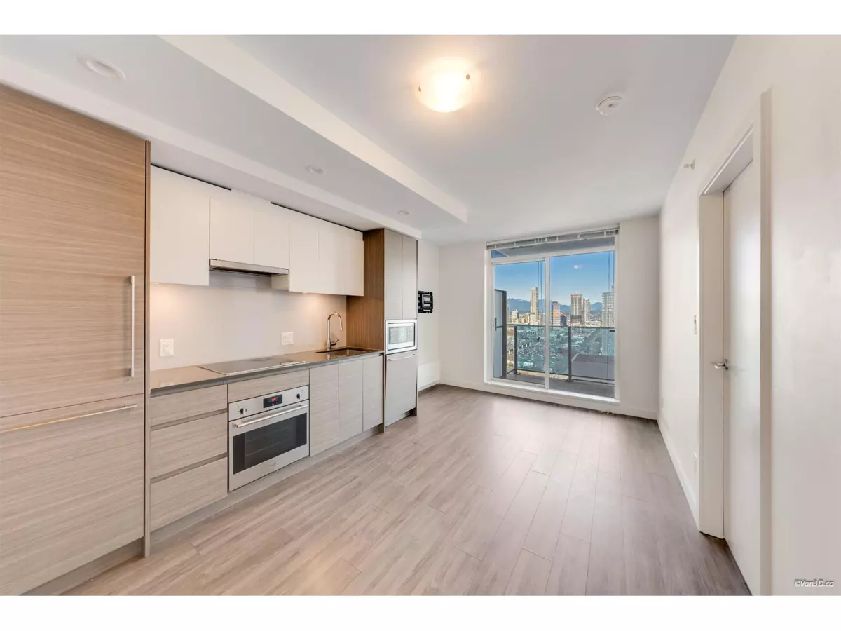 Surrey, BC V3T0P7,13615 FRASER HWY #2806