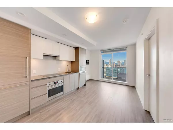 13615 FRASER HWY #2806, Surrey, BC V3T0P7