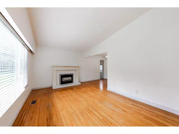 Surrey, BC V3R4Z5,11411 LOUGHREN DRIVE