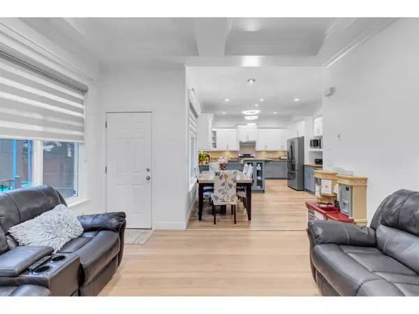 Surrey, BC V3S1E5,18358 67 AVENUE