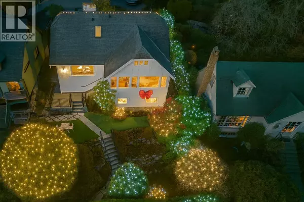 3260 TRAVERS AVENUE, West Vancouver, BC V7V1G5