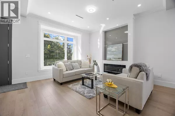 Burnaby, BC V5E2R7,6036 BRANTFORD AVENUE