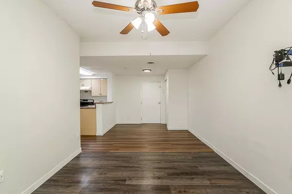 Surrey, BC V3W4B8,9278 120 #210