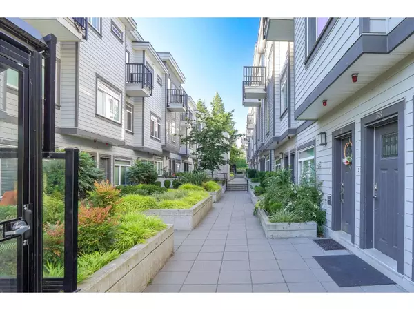 Surrey, BC V3W1K8,7247 140 ST #38