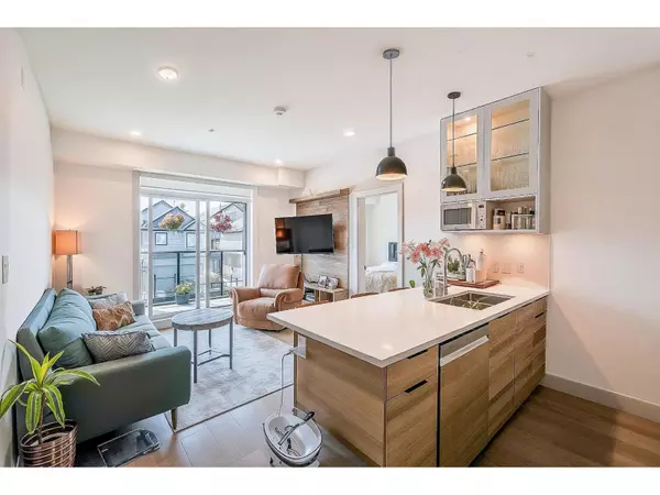 Surrey, BC V3S0B5,14818 60 AVE #208