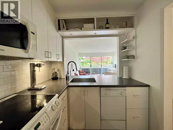 Vancouver, BC V6R4H8,3875 West 4TH AVE #214