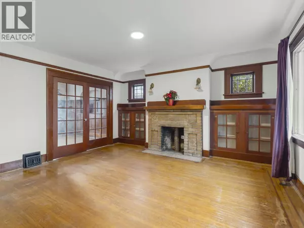 Vancouver, BC V6K1X3,3056 W 6TH AVENUE