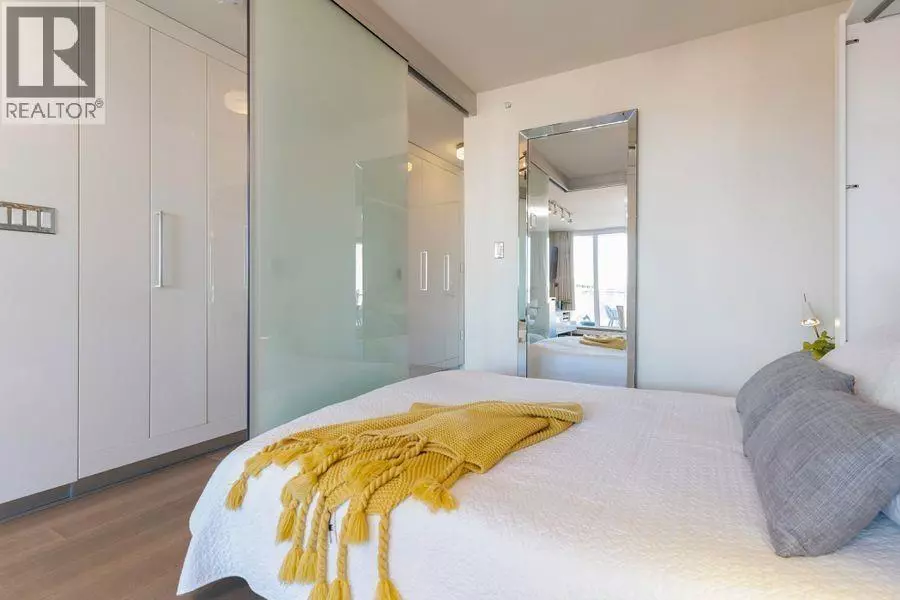 189 KEEFER ST #910, Vancouver, BC V6A0C8