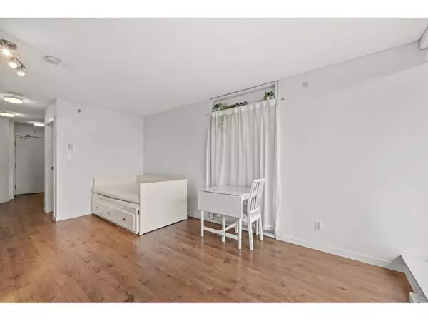 Surrey, BC V3T0J5,13325 102A AVE #2511