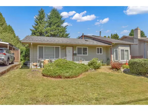 15835 RUSSELL AVENUE, White Rock, BC V4B2S5