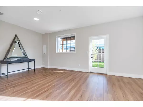 Chilliwack, BC V2R2Z7,6590 FERN ST #8