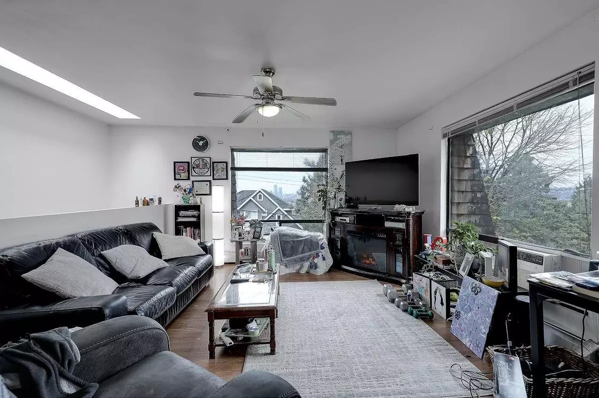 Surrey, BC V3T3G2,10956 128A STREET