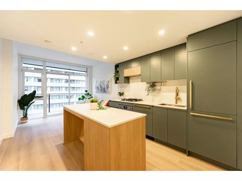 13573 98A AVE #1110, Surrey, BC V3T0X1