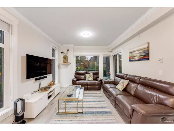 Surrey, BC V3T0N9,13799 101 AVE #207