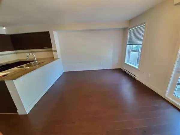 Surrey, BC V3T1A8,13883 LAUREL DR #315