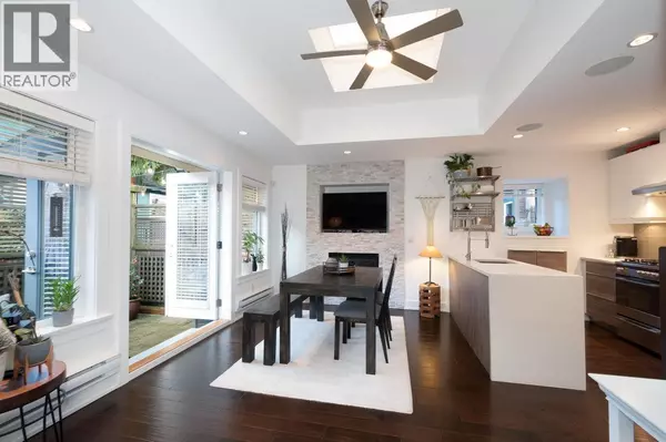 North Vancouver, BC V7L2E1,250 E 10TH STREET