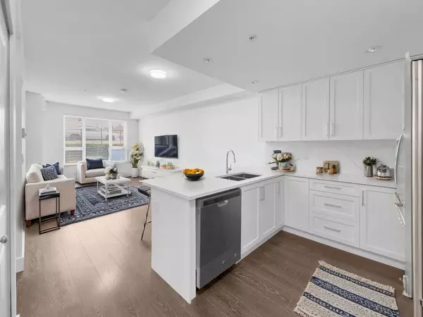 9983 East BARNSTON DR East #208, Surrey, BC V4N6T3