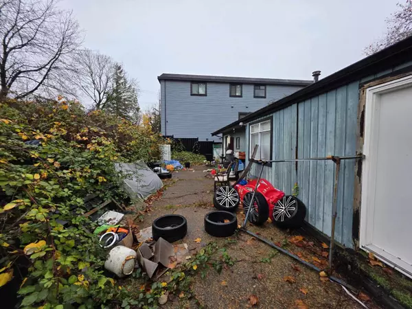 Surrey, BC V3V5M6,8899 128TH STREET