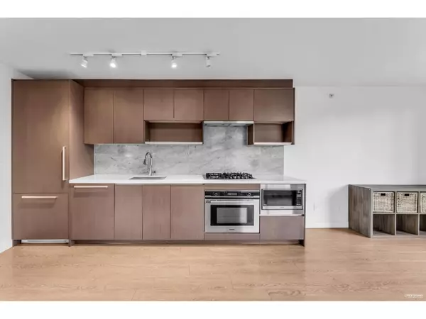 13750 100 AVE #812, Surrey, BC V3T0L3