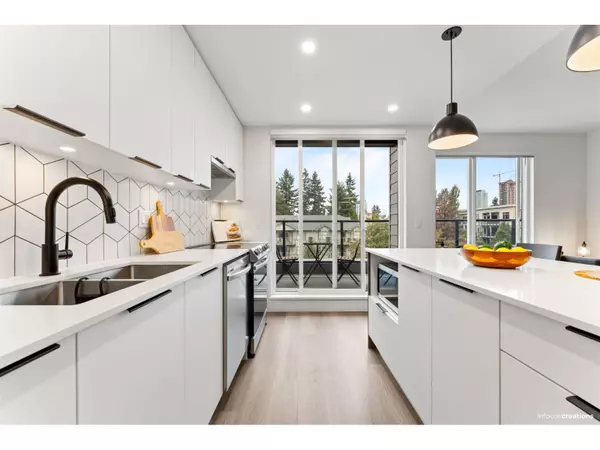 Surrey, BC V3T0S5,10778 138 ST #403