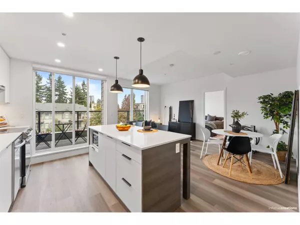 Surrey, BC V3T0S5,10778 138 ST #403