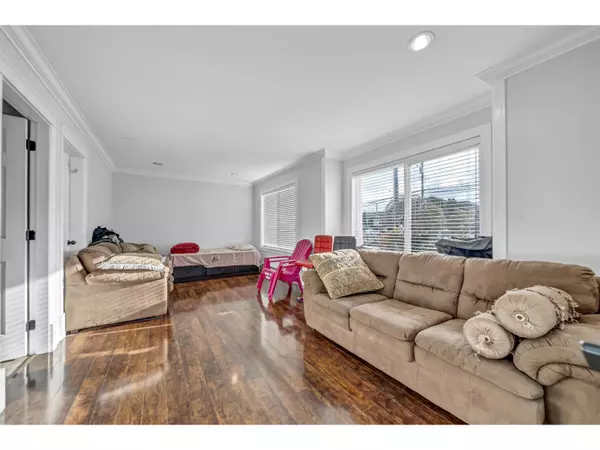 Surrey, BC V3W3G4,12101 84 AVENUE