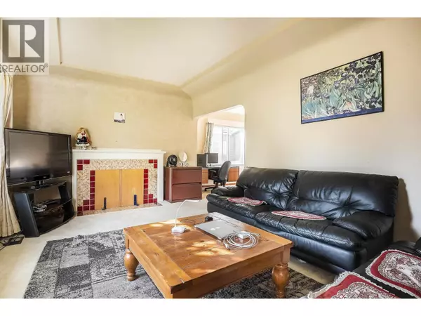 Burnaby, BC V5J4H4,7989 MCGREGOR AVENUE