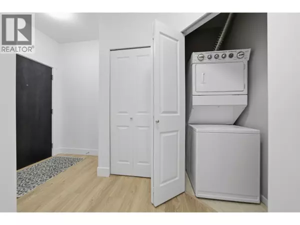 Coquitlam, BC V3E0B9,3178 DAYANEE SPRINGS BLVD #114