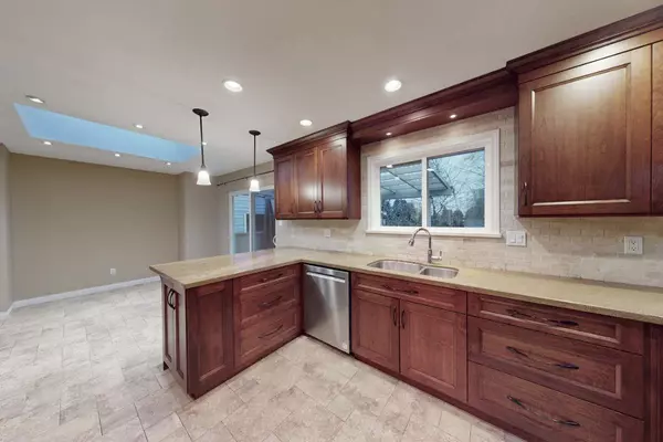 White Rock, BC V4B4V2,1550 KENT STREET