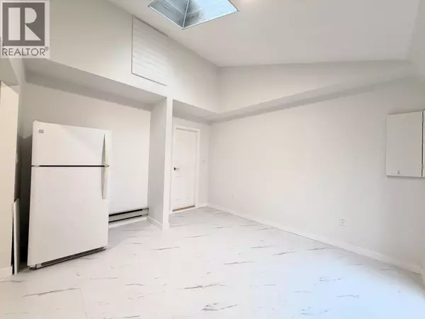 Coquitlam, BC V3J5E5,667 LAKE SHORE DRIVE