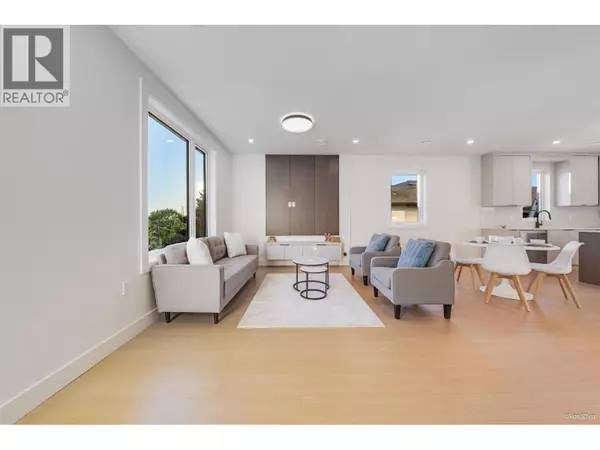 Burnaby, BC V5C3T7,4211 GRAVELEY ST #2