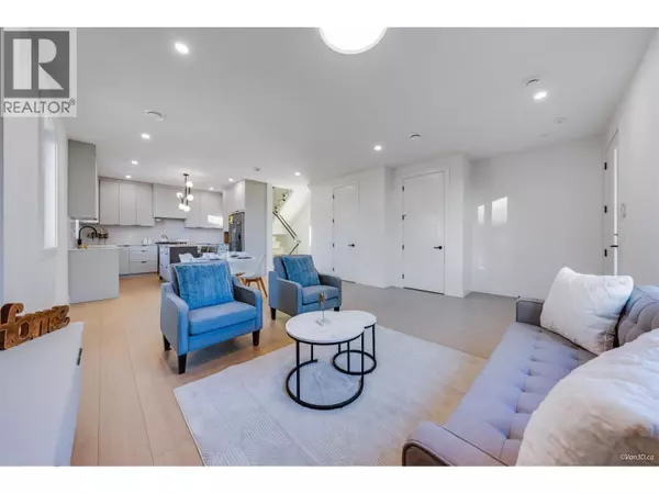 Burnaby, BC V5C3T7,4211 GRAVELEY ST #4