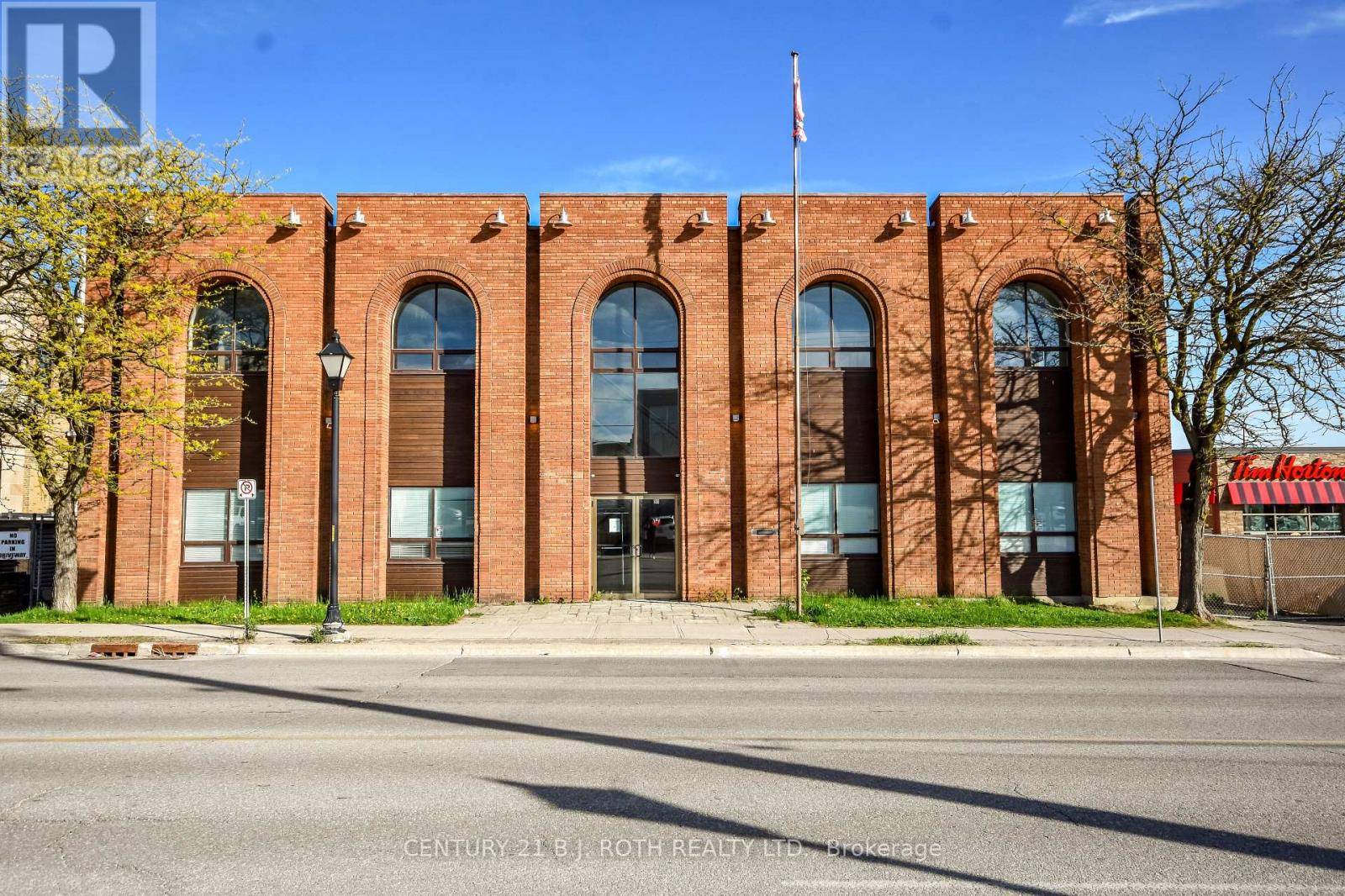 Orillia, ON L3V1T4,31 COLBORNE STREET E