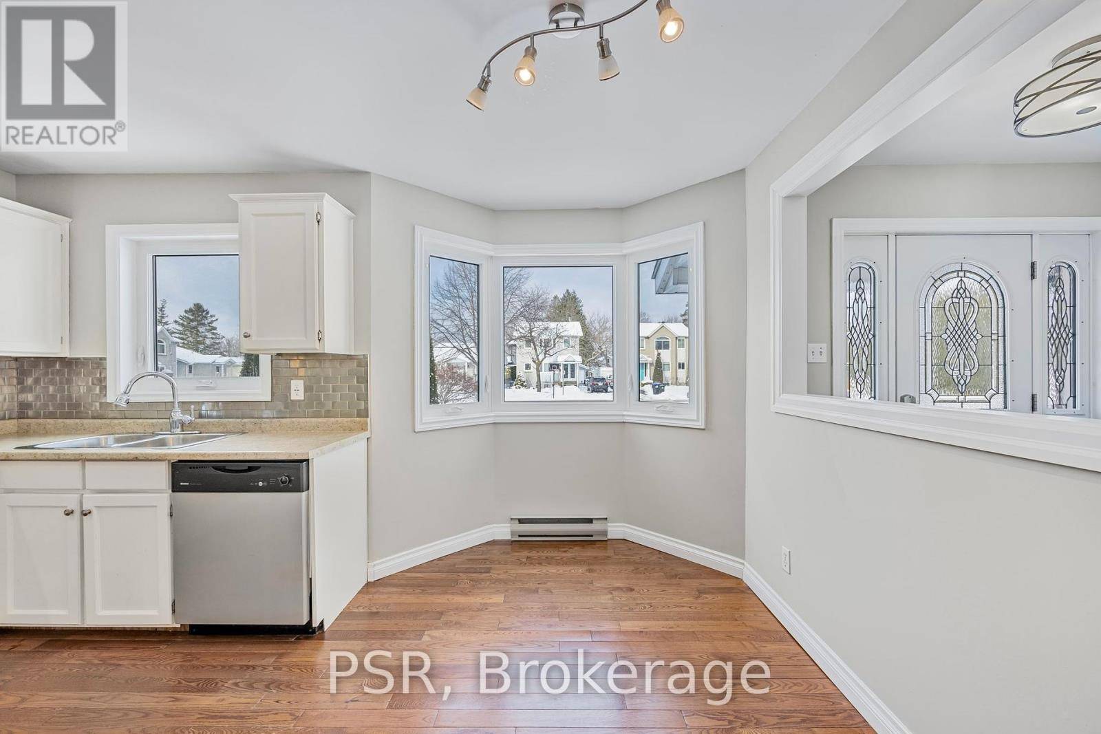 Collingwood, ON L9Y4T5,728 STE MARIE STREET