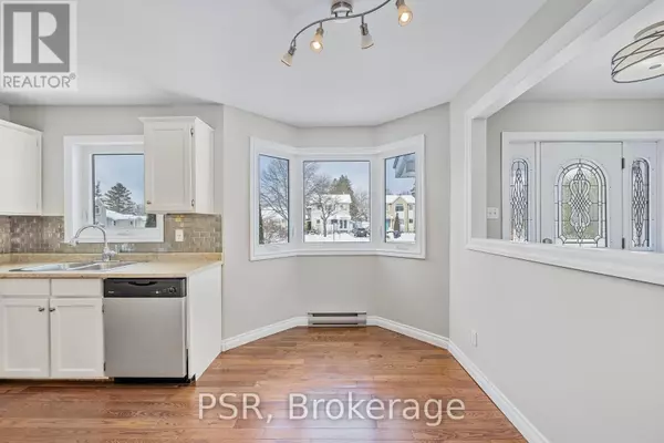Collingwood, ON L9Y4T5,728 STE MARIE STREET