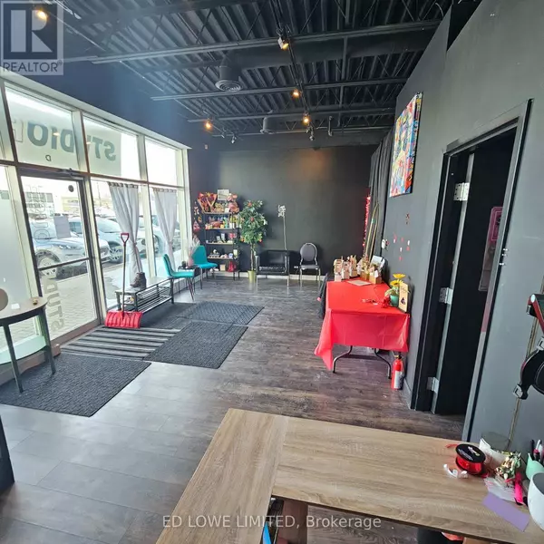Barrie (0 West), ON L4N9P6,576 BRYNE DR #D