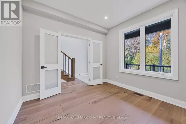 Wasaga Beach, ON L9Z2B5,90 37TH STREET N