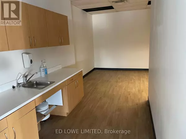 Barrie (city Centre), ON L4M3B3,136 BAYFIELD ST #203