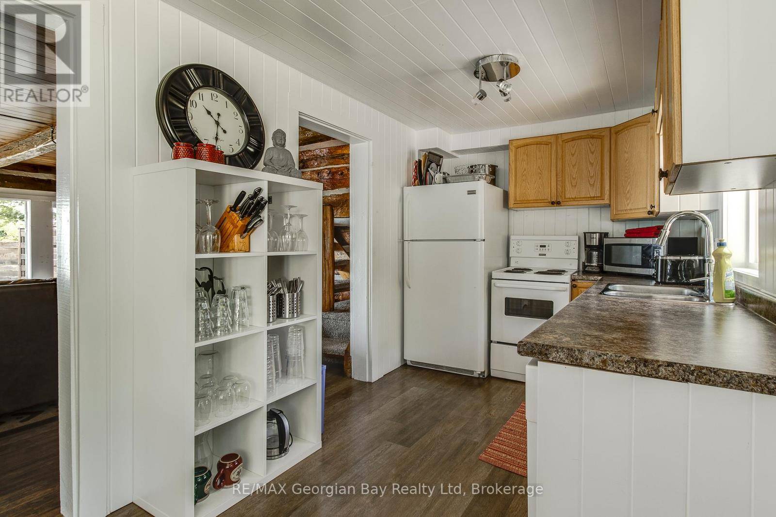 Tiny, ON L9M1R2,83 BEACH ROAD