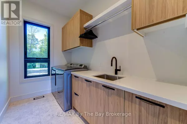 Collingwood, ON L9Y0X2,49 BROADVIEW STREET