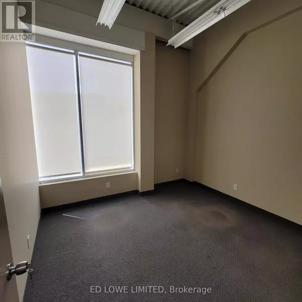 Barrie (0 West), ON L4N8X1,121 COMMERCE PARK DR #2A
