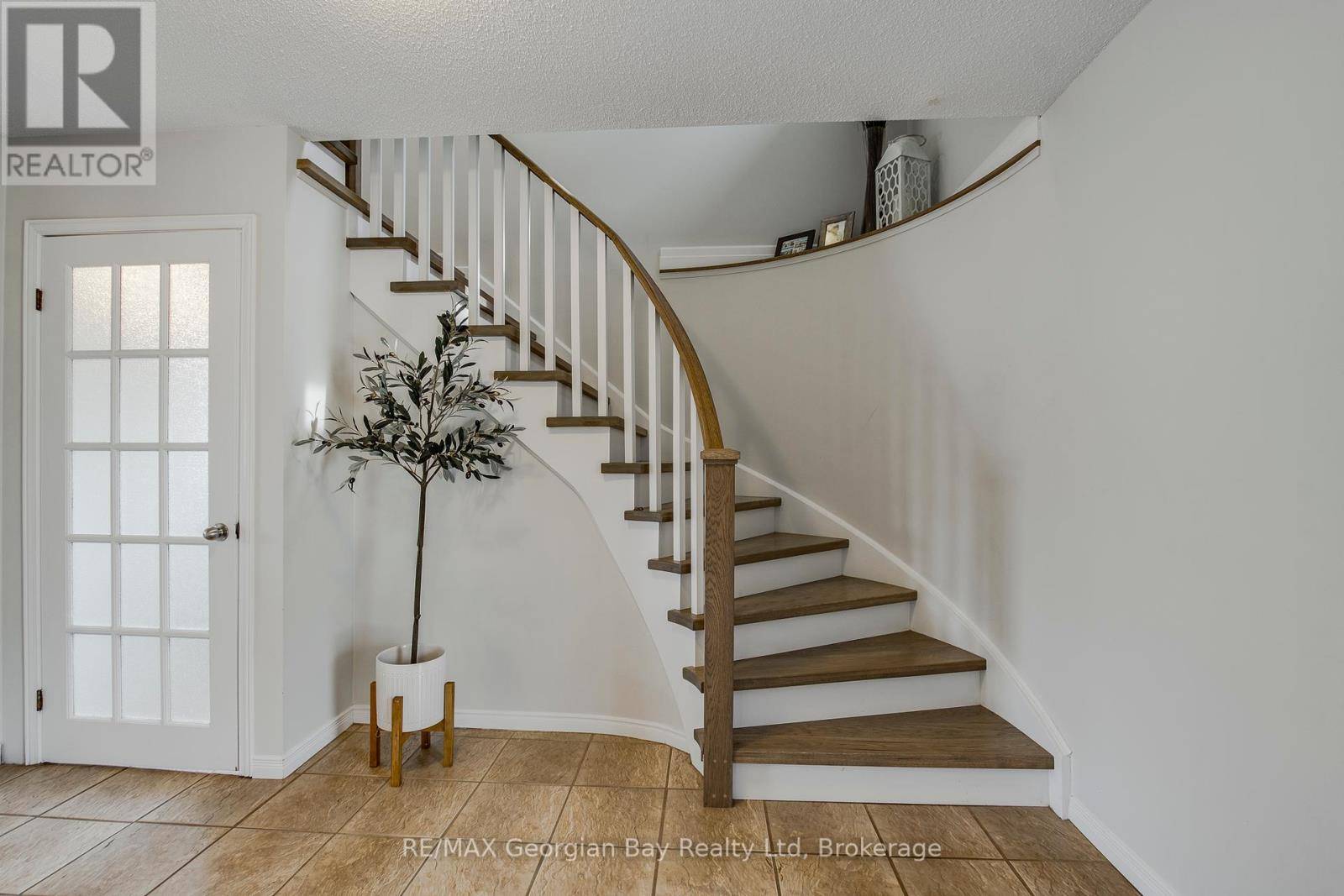 Midland, ON L4R1S9,992 DOMINION AVENUE