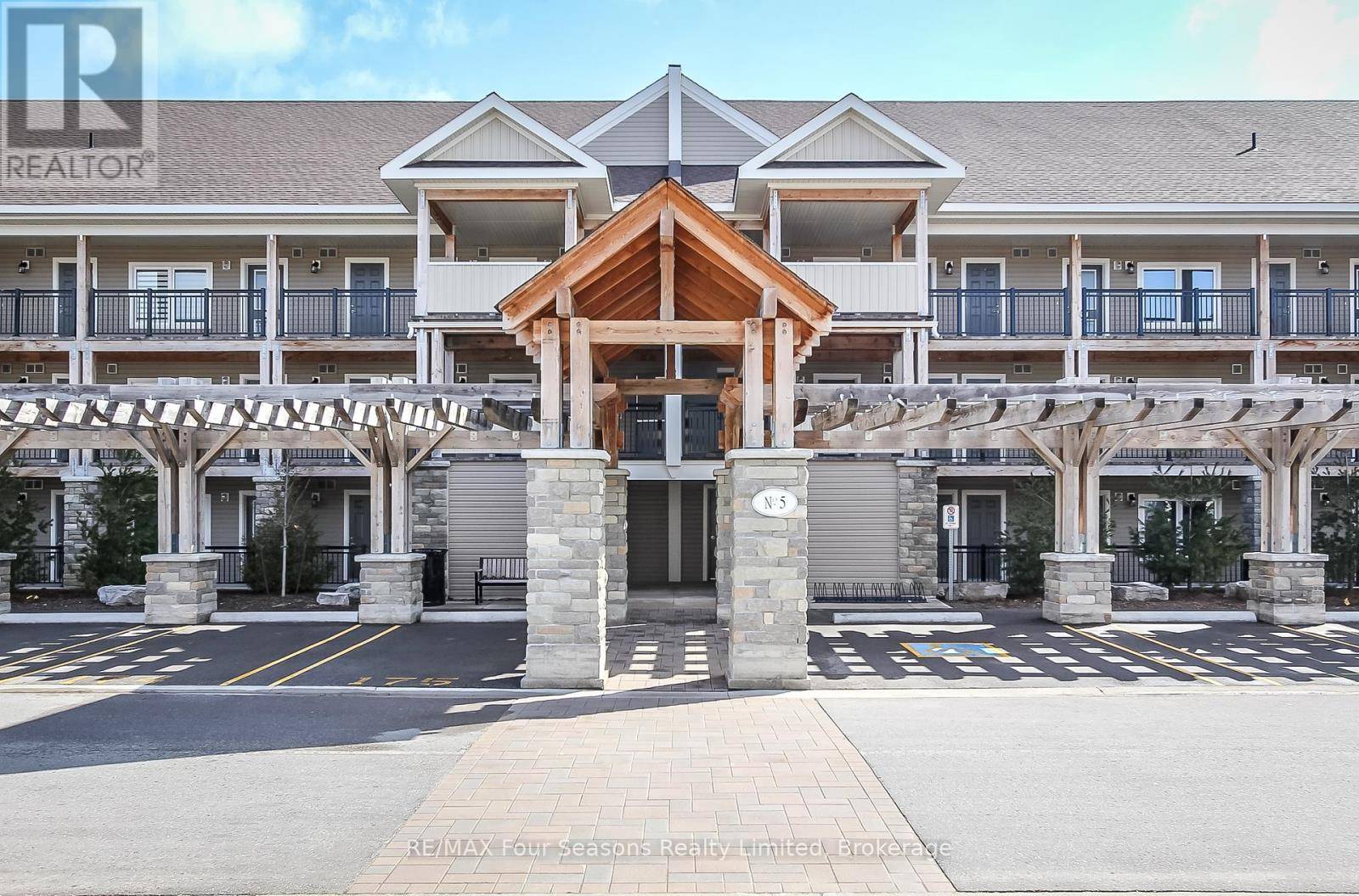 Collingwood, ON L9Y0Y6,5 Anchorage CRES #207