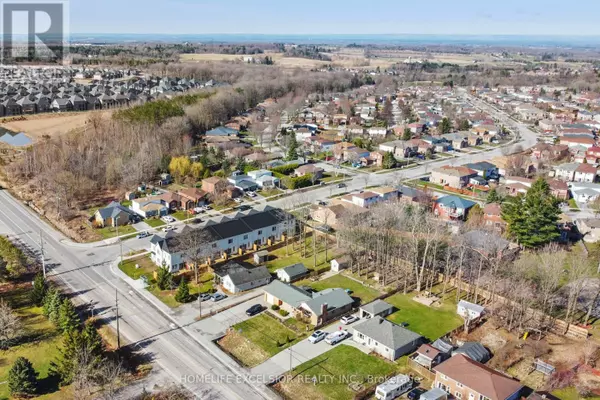Barrie (holly), ON L4N9G5,823 ESSA ROAD